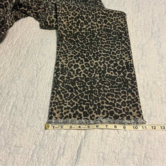 Miou Muse Leopard Print Jeans Flare High Rise Raw Hem Women’s Size Medium - Picture 12 of 12